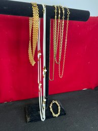 PS/ Bag 7pcs - Costume Jewelry - Chunky Gold/White Metal Necklaces And 1 Bracelet: Trifari Etc