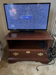 LR/ 2 Pcs - Sansui 32' Flat Screen TV W Remote & Colonial Furniture 1 Drawer 1 Shelf Media Cabinet