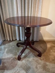 LR/ Ethan Allen 30' Round Wood Accent Table With 4 Legs