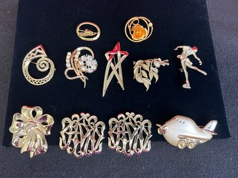 TE/ Bag 11pcs - Mix Of Gold Tone Pins