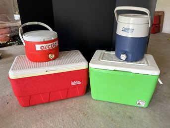 G/ 4pcs - Igloo And Family Coolers, Arctic And Coleman Beverage Coolers