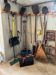 G/ 24pcs - Garden Tools, Stepladder, Mailbox And More