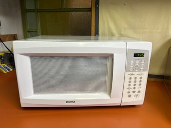 K/ White Kenmore 2011 120v Microwave Oven