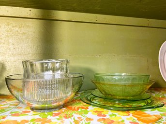 K/ 7pcs - Vintage Uranium Glass, Pressed Glass And Depression Glass Plates And Bowls