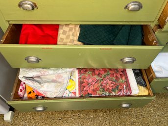 K/ 2 Drawers - Great Assortment Of Cloth And Plastic Tablecloths