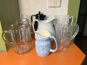 K/ 8 Pcs - Pitchers: 3 Glass, 2 Plastic, 2 Ceramic, 1 Insulated Carafe