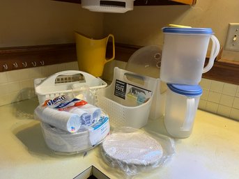 K/ 10pcs - Plastic Ware And Paper Goods - Totes, Pitchers, Plates Etc