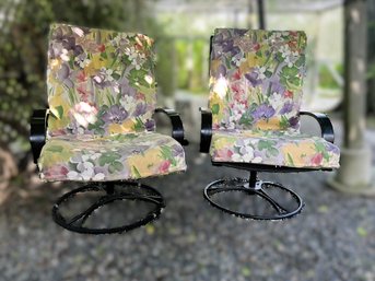 FY/ 4pcs - Pair Of Outdoor Patio Swivel Chairs With Floral Print Cushions