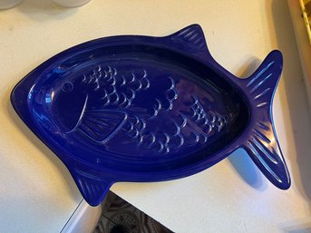 K/ Deep Blue Chantal Fish Shaped Plate/Casserole Dish