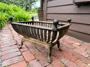 FY/ Vintage Cast Iron Fireplace Basket