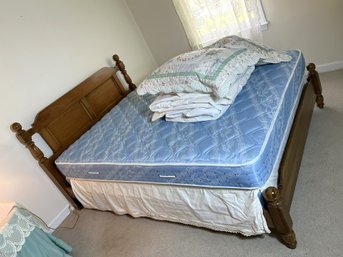 2B/ 2pcs - Pretty Wood Full/Double Size Bed With Quilted Bedding