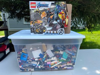 G/ Plastic Tote Bin Full Of Legos - Boxed 'Avengers' Set & Lots Of Assorted Pieces