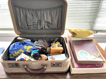 P/ 5pcs - Kids Toy And Game Lot In A Vintage Suitcase