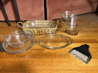 DR/ 8pcs - Glass Baking / Serving Pieces: MCM Chip & Dip, Pyrex, Crumb Sweeper, Etc