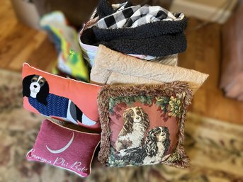 LR/ 2bags 5pcs - Cozy Reversible Throw Blanket And Assorted Accent Pillows