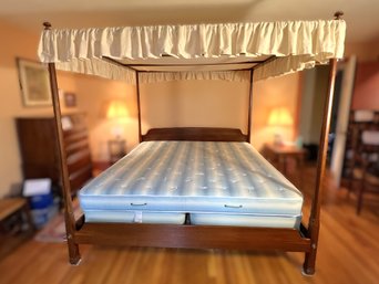 2D/ Stately Classic Wood King Size Canopy Bed