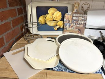 K/ 10 Pcs - Melamine Tray, 4 Plastic 1 Wood Cut Boards, Paper Towel Holder, 3 Plastic Lazy Susans & More