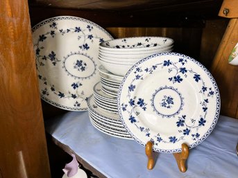 K/ Shelf 27pcs - Beautiful Blue & White 'Yorktown' Pattern By Royal Doulton Translucent China