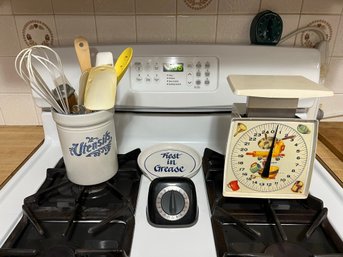 K/ 4 Kitchen Counter Essentials - Vintage Metal Food Scale, Blue White Utensil Caddy & Spoon Rest, Amco Timer