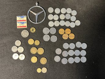 K/ Box - Mercedes Car Ornament And Assorted Foreign Coins - Italy, France, Bermuda Etc