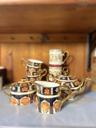 K/ Shelf 10pcs - Unique Imari Teaset MM Barritt & CM Vaney In 'Lancashire Rose 1983', 2 Cups Royal Crown