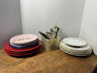 DR/ 17pcs Box/loose: Plate Holders And Souvenir Plates