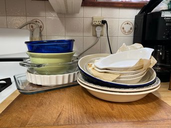 K/ Shelf Of 14 Assorted Glass & Ceramic Bake - Pie Plates, Au Gratin Dishes, Mixing Bowls, Tart Quiche Dish...