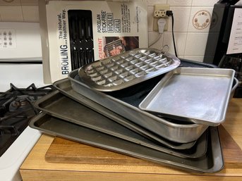 K/ 8 Assorted Metal Cookware Bakeware - 3 Cookie Sheets 19'x12', 1 New 1 Used Broiler Pan, Mini Broiler Etc