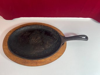 MC/ Cast Iron Lodge Pan With Wooden Holder
