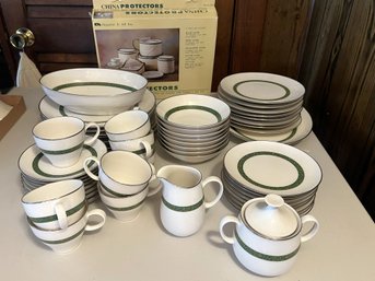 FR/ Noritake 52 Pc Japan Ivory China Myrta #7018 Dinnerware Set Green & Gold Colored Banded Design & Protector