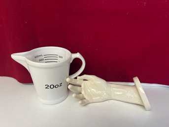 JS/ 2pcs - Cool 'Hand' Wall Mounted Hanger And White Measuring Cup Pitcher