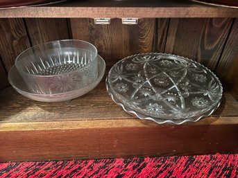 FR/ Shelf Of 2 Glass Serving Platters & 2 Bowls - Silver Overly Round Platter, Arcoroc France Round Bowl, Etc