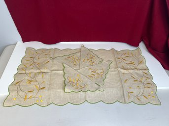 E/ Bag 5pcs - Gorgeous Linen Embroidered Small Table Runner W 4 Matching Napkins - Tan Gold Green