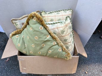 G/ Box 4pcs - Accent/Toss Pillows In Green Tones With Plant-Nature Patterns