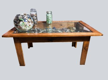 DR/ 4pcs - Beautiful Display Box Coffee Table With Sea Glass And 3 Containers Of Sea Glass