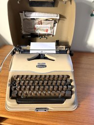 O/ Triumph DeJur Portable Kwik-Riter Manual Typewriter