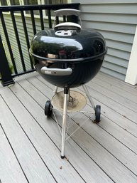 D/ Black 18' Round Weber Kettle Charcoal Grill On Wheels