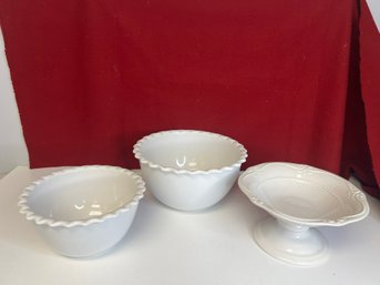 E/ 3pcs - White Bowls: Southern Living Pedestal And 2 Chantal Ruffle Top