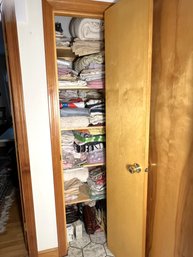 HL/ Linen Closet With A Wide Variety Of Linens, Towels, Sheets, Blankets Etc