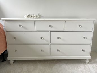 2BL/ White Low 7 Drawer Dresser, Glass Knobs Installed, Original Wood Knobs Included