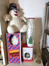 B/ Short Shelf 5pcs - Christmas Items - Singing Santa, Frosty Etc.