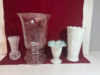 NT/ Box 4pcs - Clear Glass And Milk Glass Vases