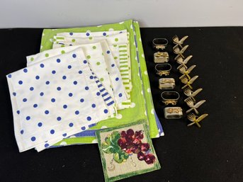 MM/ 29 Pcs - Crate & Barrel Blue Green White Dot Strip 6 Placemats 8 Napkins, 2 Sets Metal Napkin Rings Etc