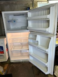 G/ White Hotpoint Top 1/3 Freezer Bottom 23 Refrigerator Model #CTX21DABRRWW