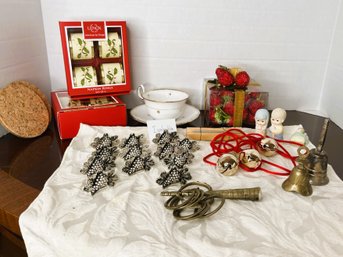 DR/ Box Of Entertaining Accessories Including Place-card Holders, Napkin Rings, Dinner Bells, Etc
