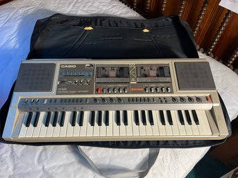 3B/ Vintage Casio Electric Keyboard With Carry Case - Model #CK-500