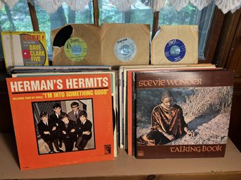 3B/ 30pcs - Vintage 33 & 45rpm Record Collection: Hermans Hermits, Mamas & Papas, Carpenters Etc