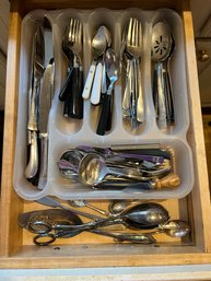 K/ Drawer Of Assorted Everyday Flatware & Some Specialty Vintage Serving Pieces