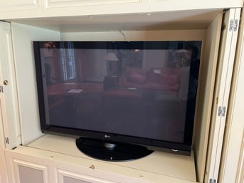 LR/ 60' Flat Screen LG TV On Stand W/ Remote