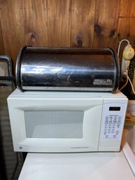 WD/ 2pcs - White GE Countertop Microwave And Vintage Chrome Breadbox